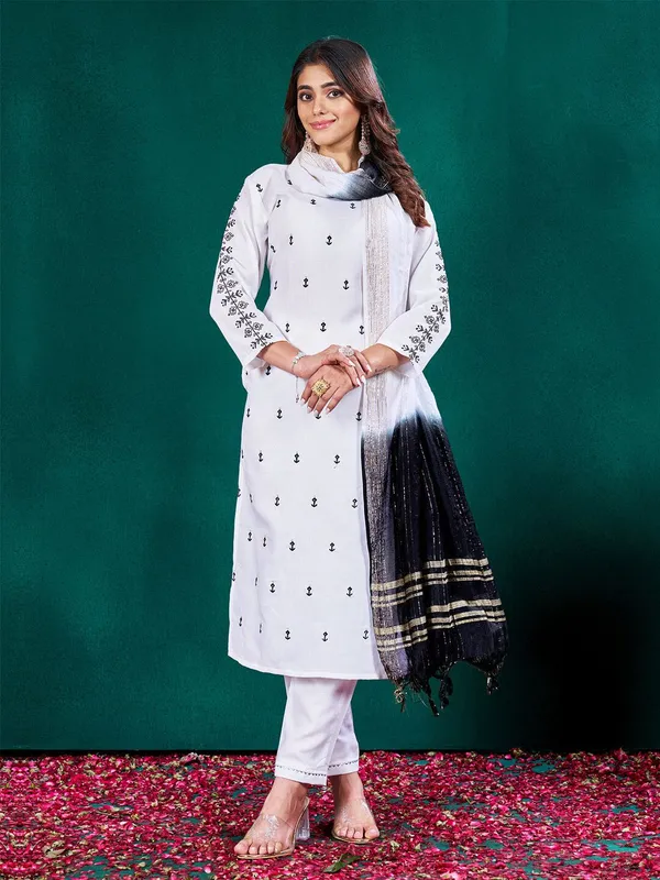 White_Embroidered_Kurta,_Trouser/Pant_&_Dupatta_Set