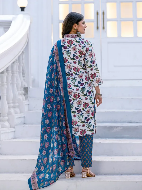 White_Printed_Kurta,_Trouser/Pant_&_Dupatta_Set