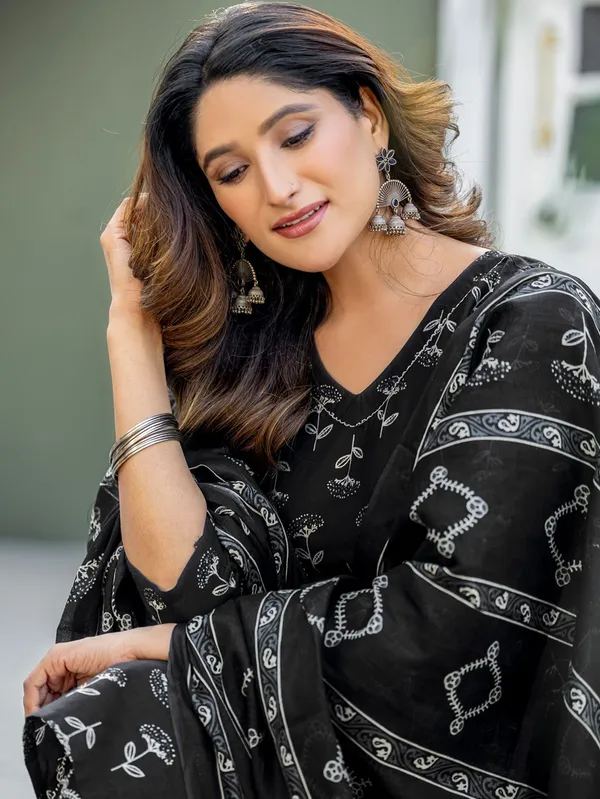 Black_Printed_Kurta,_Salwar_&_Dupatta_Set