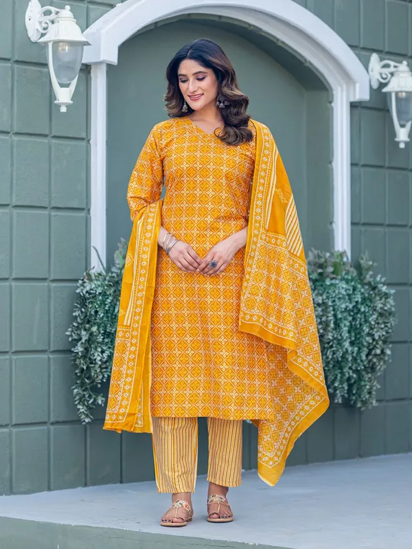 Yellow_Printed_Kurta,_Salwar_&_Dupatta_Set