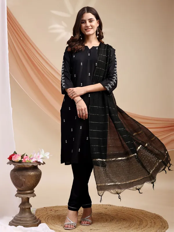 Black_Embroidered_Kurta,_Churidar_&_Dupatta_Set