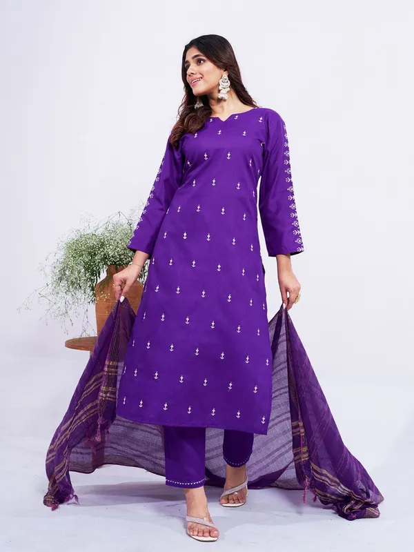 Purple_&_Jamun_Embroidered_Kurta,_Trouser/Pant_&_Dupatta_Set