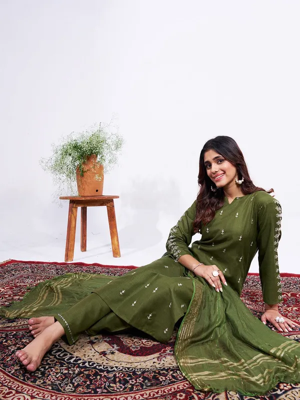 Green_&_Mehendi_Embroidered_Kurta,_Trouser/Pant_&_Dupatta_Set