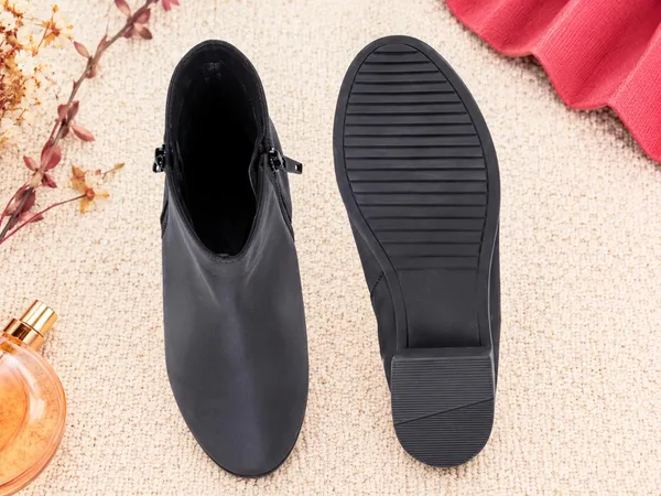 Women's_Black_Side-Zip_Heeled_Ankle_Boots