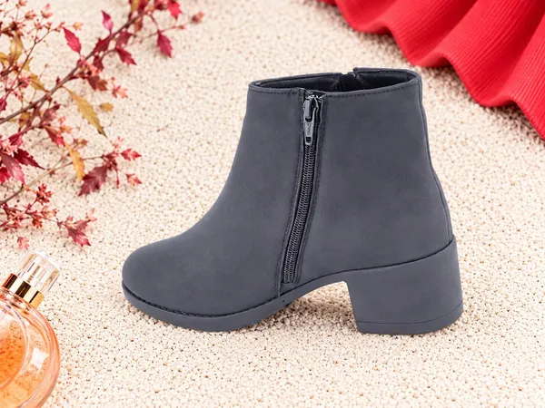 Women's_Black_Side-Zip_Heeled_Ankle_Boots