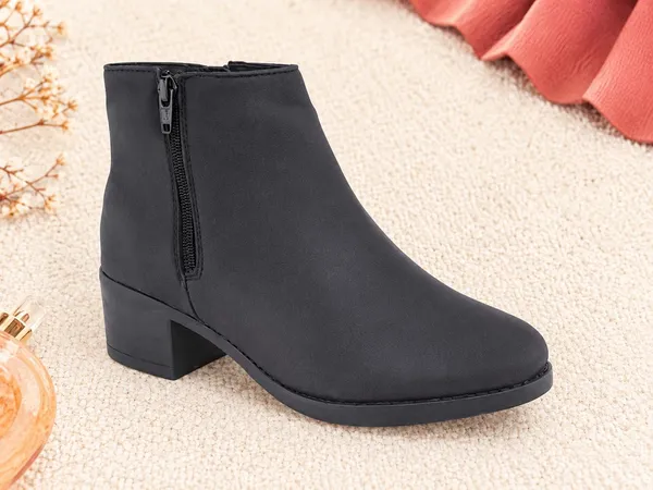 Women's_Black_Side-Zip_Heeled_Ankle_Boots