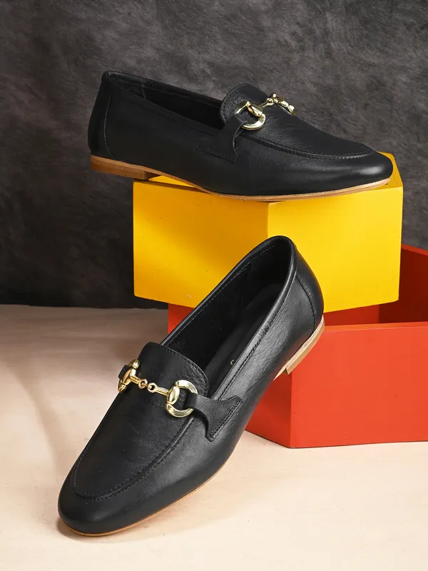 black_Gold_Chain_Loafer