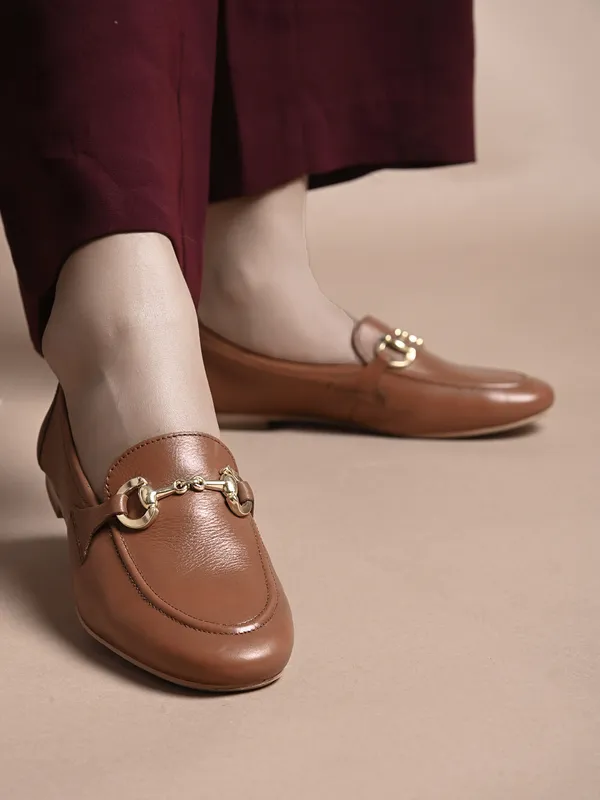 TAN_Gold_Chain_Loafer