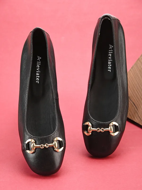 BLACK_Gold_Chain_Loafer