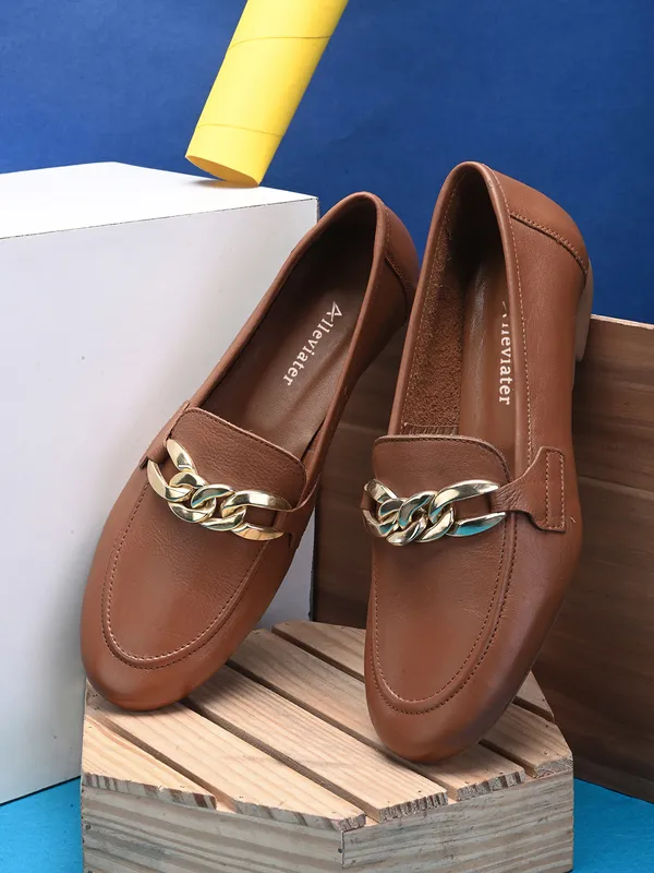 Tan_Gold_Chain_Loafer