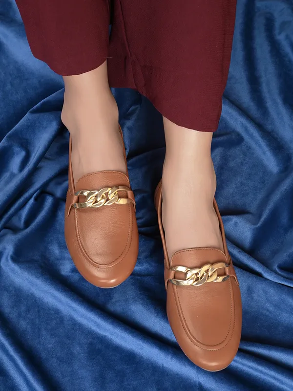 Tan_Gold_Chain_Loafer