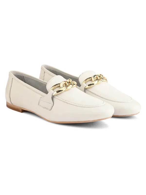 WHITE_Gold_Chain_Loafer