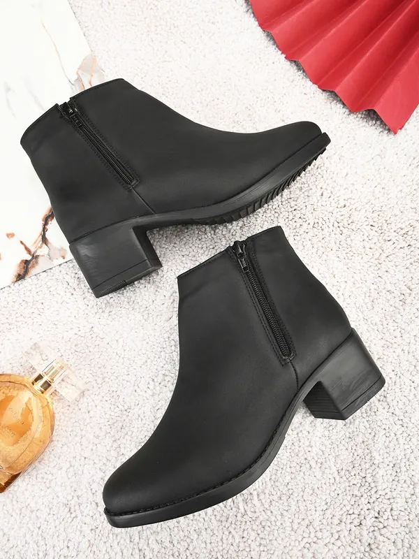 Women's_Black_Side-Zip_Heeled_Ankle_Boots