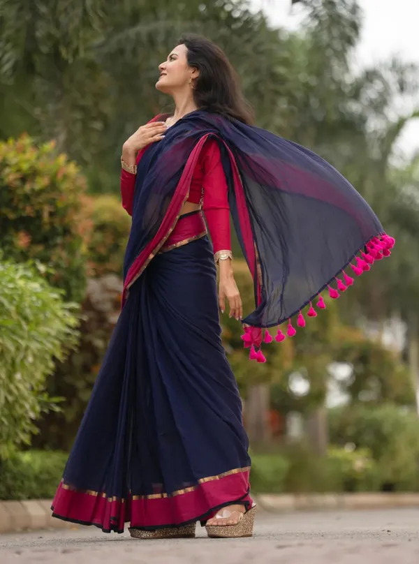 Navy_Blue_Mul_Cotton_Saree_With_Blouse_Piece_For_Women