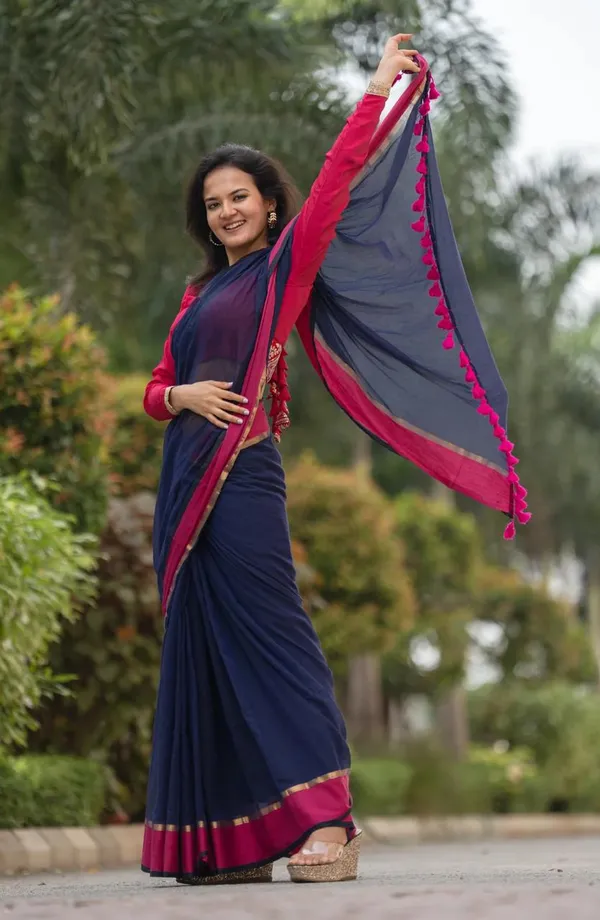 Navy_Blue_Mul_Cotton_Saree_With_Blouse_Piece_For_Women