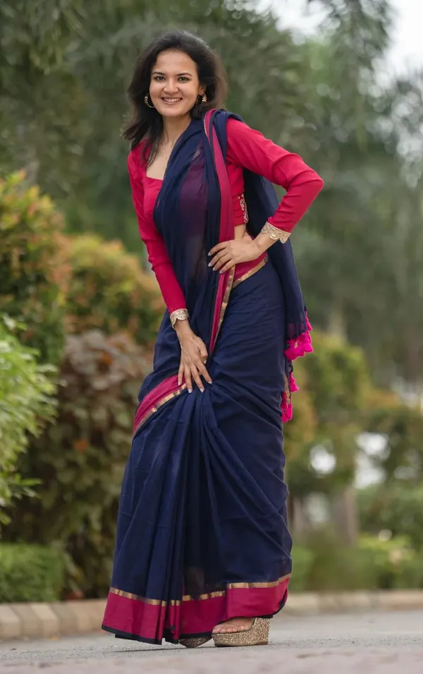 Navy_Blue_Mul_Cotton_Saree_With_Blouse_Piece_For_Women