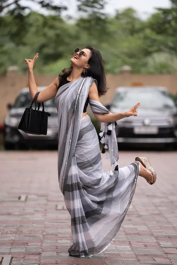 Multicolour_Mul_Cotton_With_Blouse_Piece_Saree_For_Women