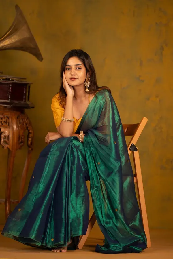 Green_Tissue_Saree_With_Blouse_Piece_For_Women