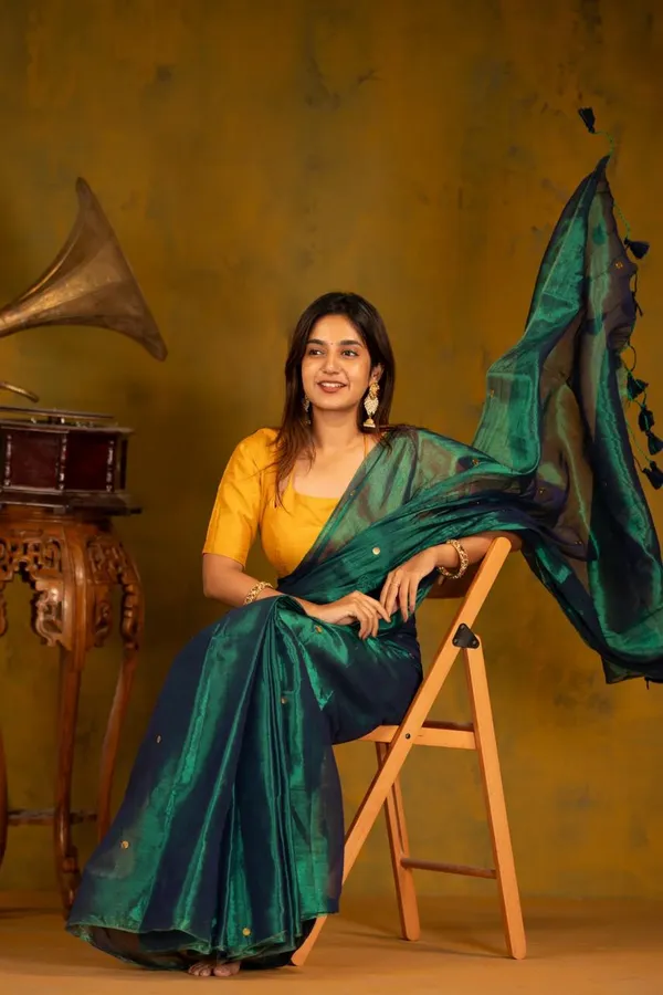 Green_Tissue_Saree_With_Blouse_Piece_For_Women