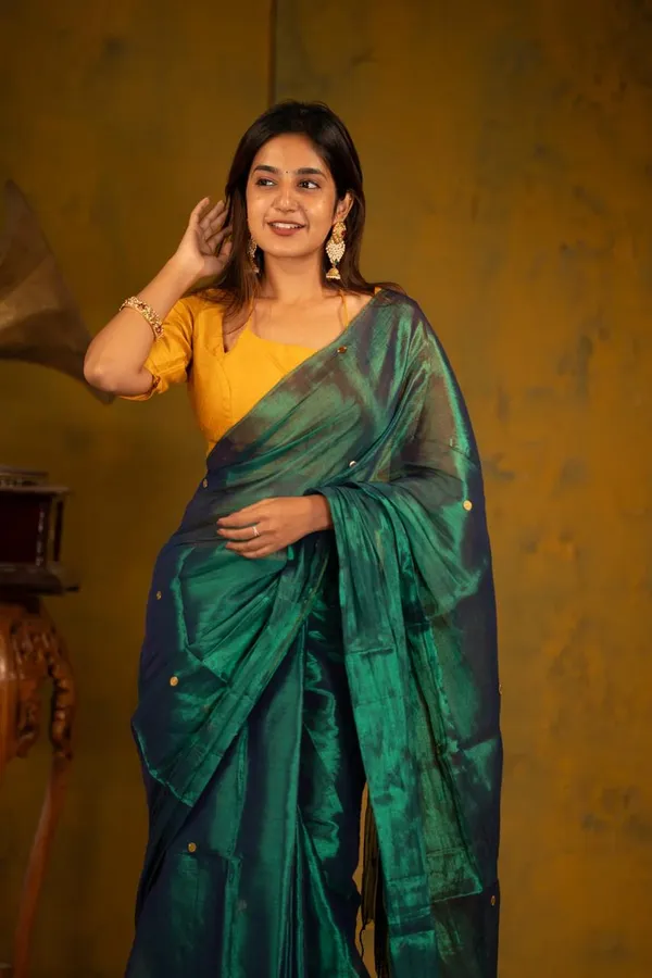 Green_Tissue_Saree_With_Blouse_Piece_For_Women