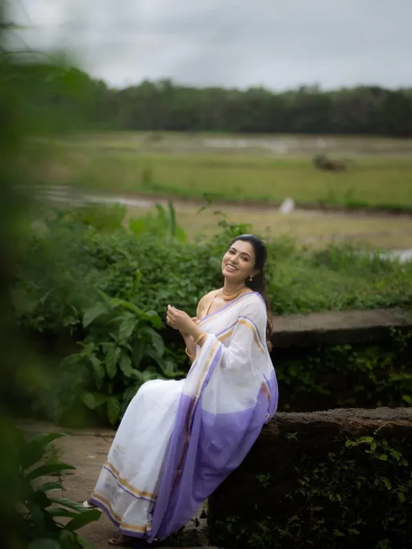 White_Mul_Cotton_Saree_With_Blouse_Piece_For_Women