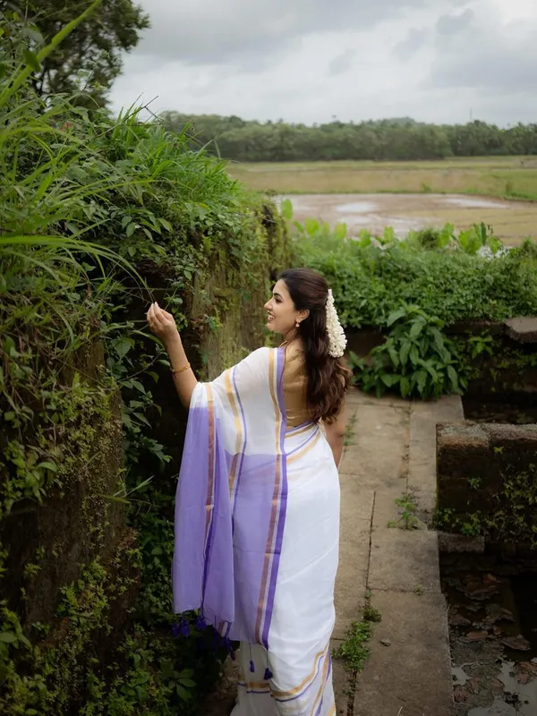 White_Mul_Cotton_Saree_With_Blouse_Piece_For_Women