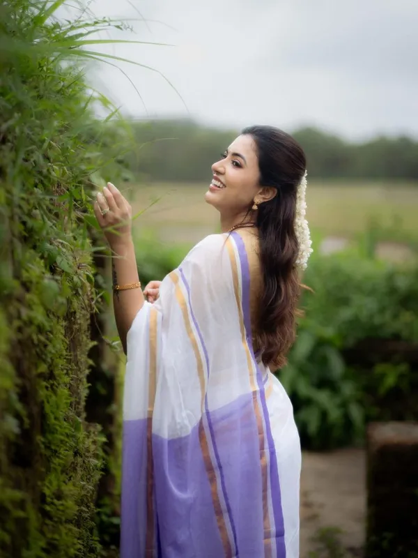 White_Mul_Cotton_Saree_With_Blouse_Piece_For_Women