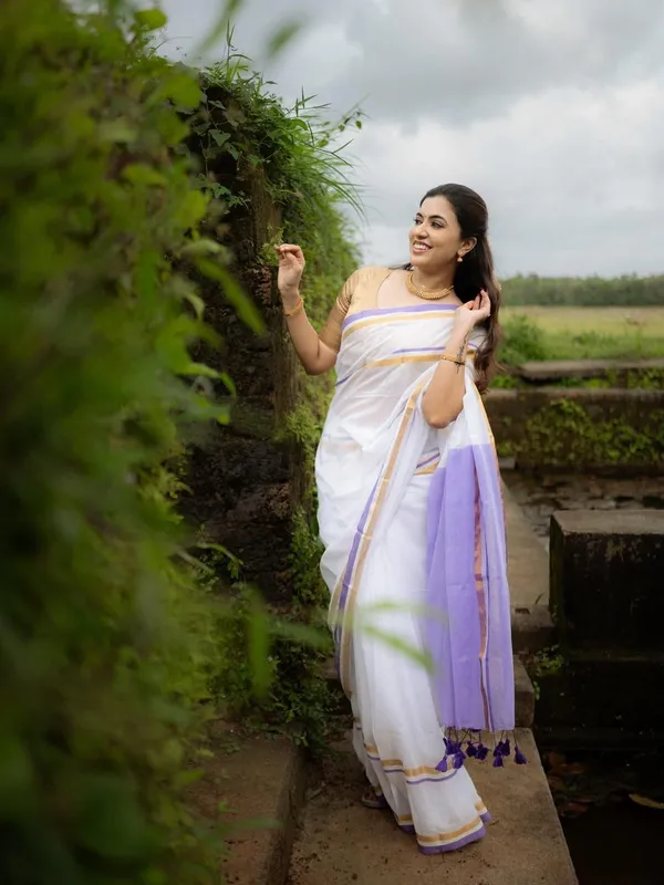 White_Mul_Cotton_Saree_With_Blouse_Piece_For_Women
