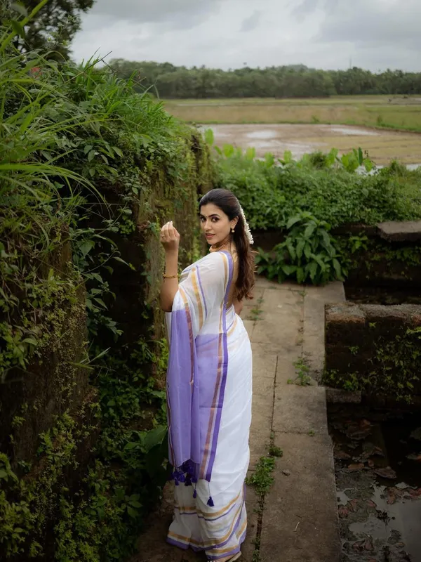 White_Mul_Cotton_Saree_With_Blouse_Piece_For_Women