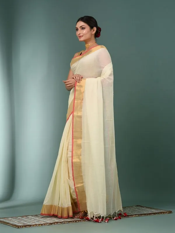 Off_White_Mul_Cotton_Saree_With_Blouse_Piece_For_Women