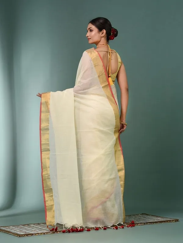 Off_White_Mul_Cotton_Saree_With_Blouse_Piece_For_Women