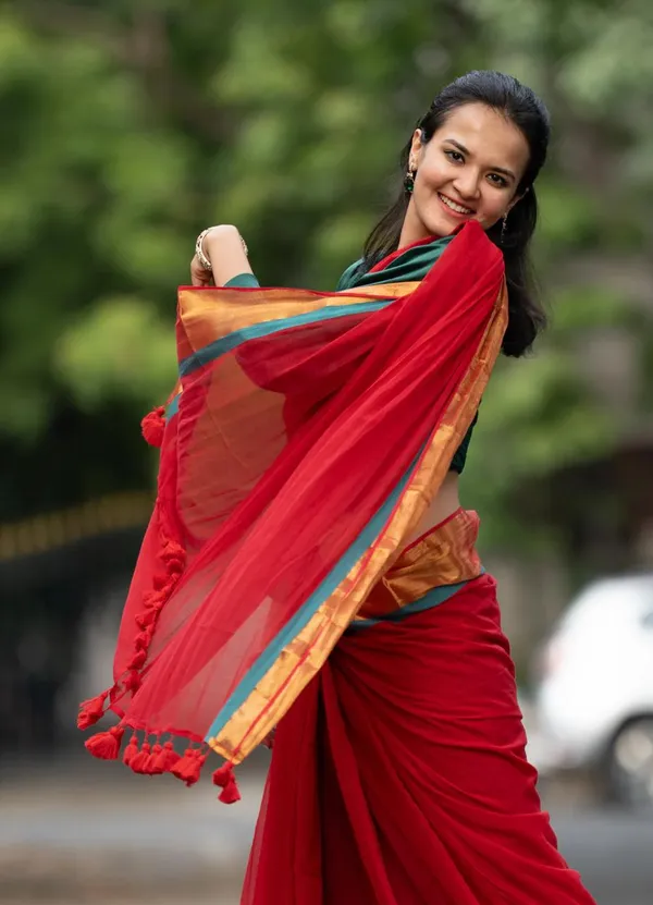 Red_Mul_Cotton_Saree_With_Blouse_Piece_For_Women