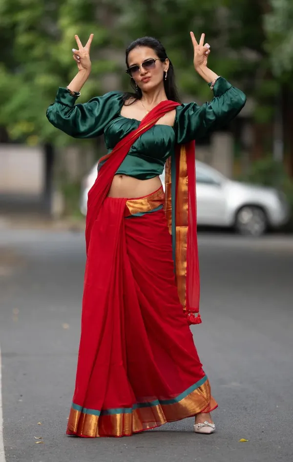 Red_Mul_Cotton_Saree_With_Blouse_Piece_For_Women