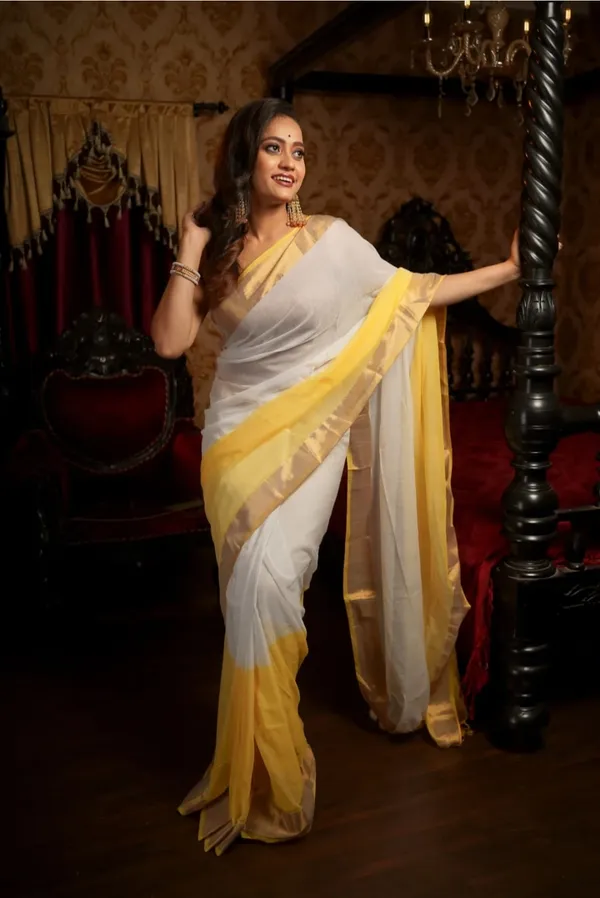 White_Mul_Cotton_Saree_With_Blouse_Piece_For_Women