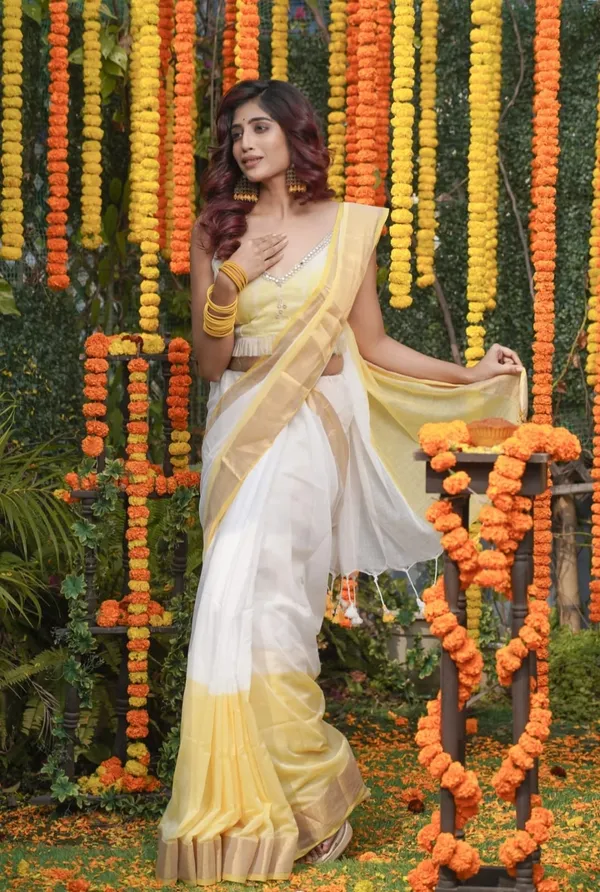 White_Mul_Cotton_Saree_With_Blouse_Piece_For_Women