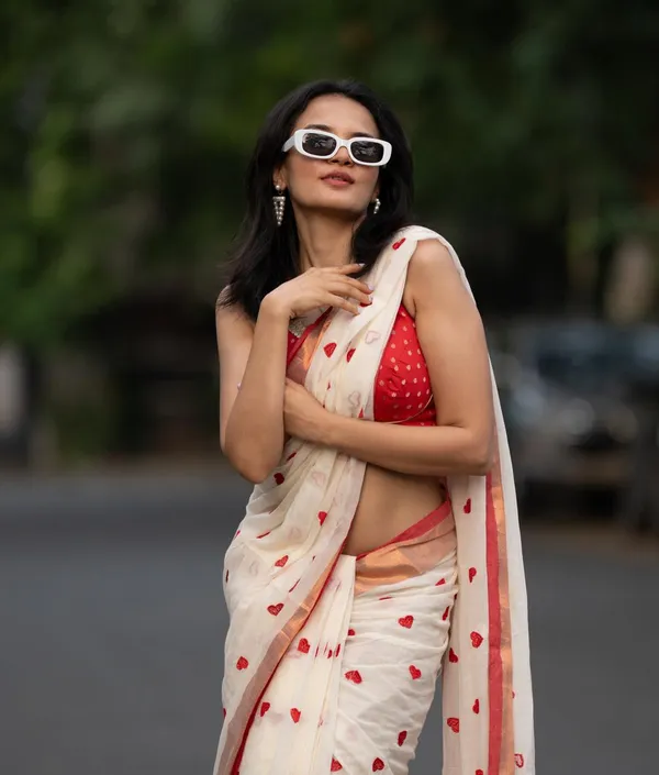 White_Mul_Cotton_Saree_With_Blouse_Piece_For_Women