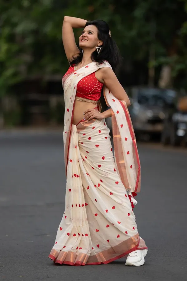 White_Mul_Cotton_Saree_With_Blouse_Piece_For_Women