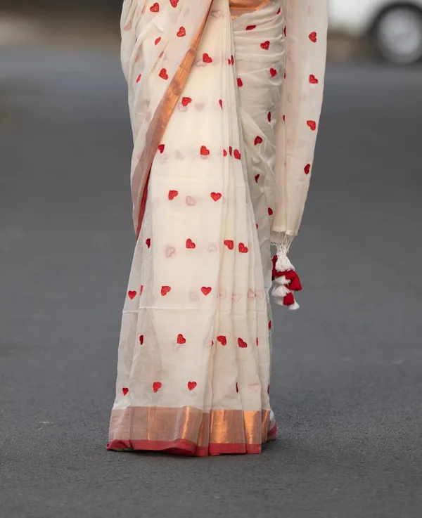 White_Mul_Cotton_Saree_With_Blouse_Piece_For_Women