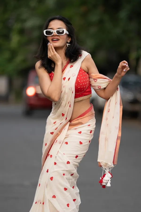 White_Mul_Cotton_Saree_With_Blouse_Piece_For_Women