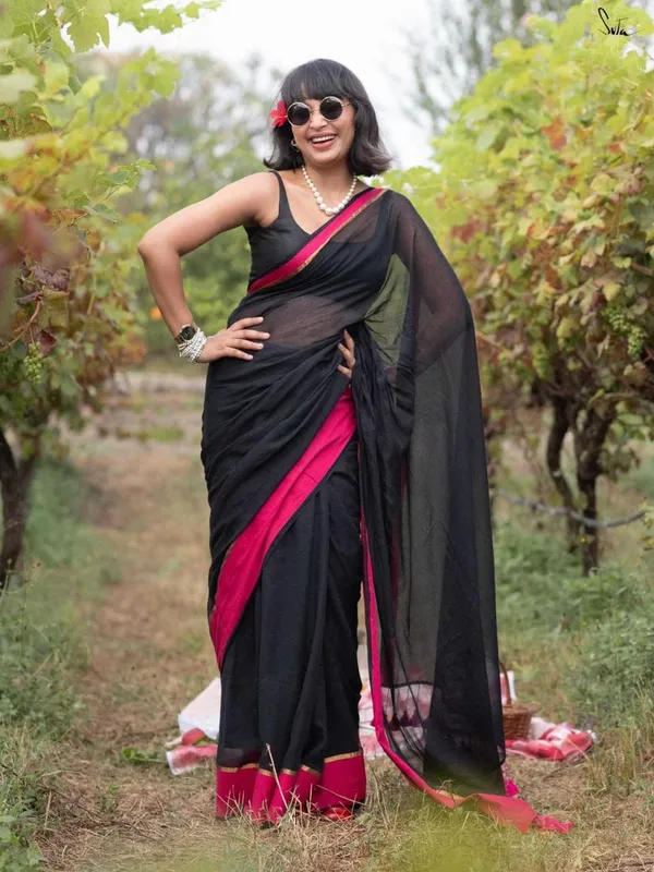 Black_Mul_Cotton_Saree_With_Blouse_Piece_For_Women