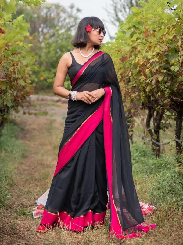 Black_Mul_Cotton_Saree_With_Blouse_Piece_For_Women