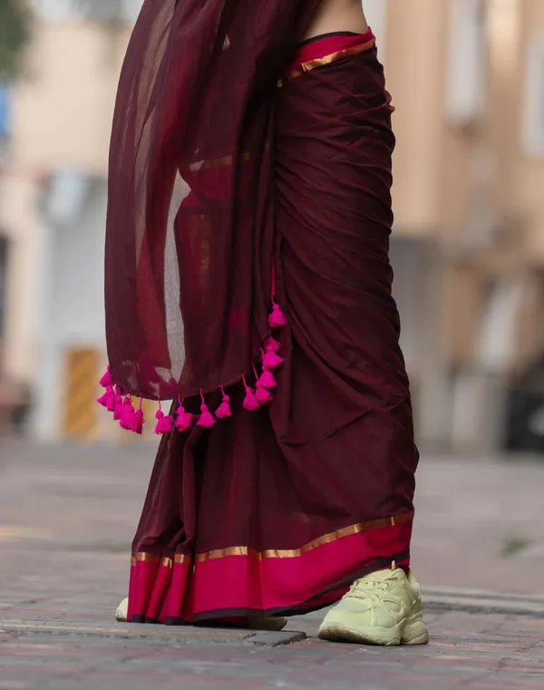 Maroon_Mul_Cotton_Saree_With_Blouse_Piece_For_Women