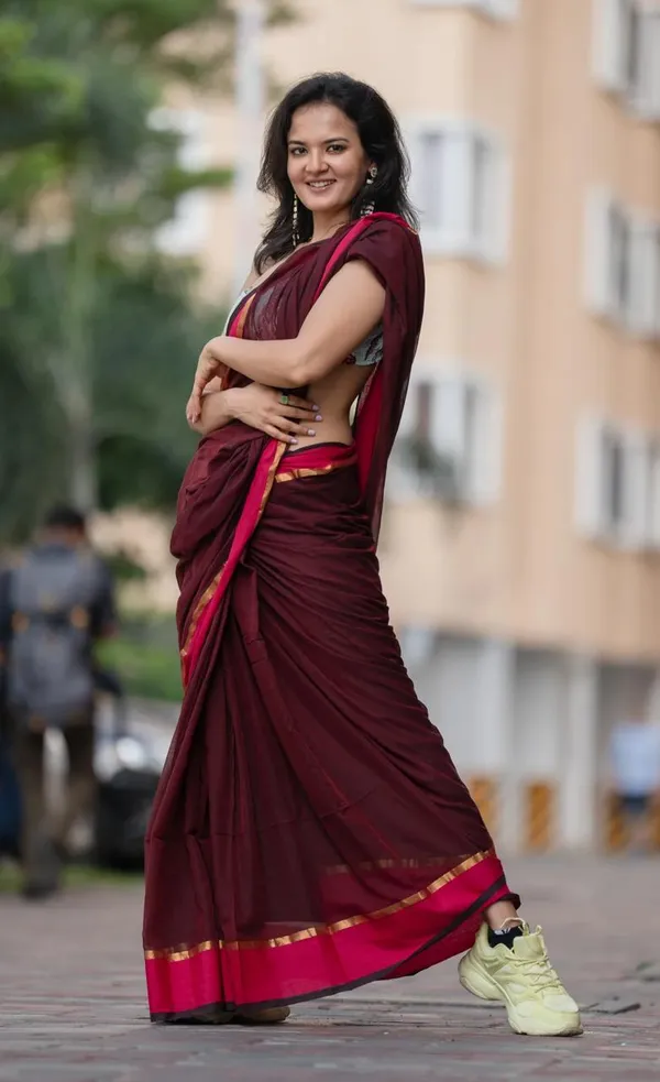 Maroon_Mul_Cotton_Saree_With_Blouse_Piece_For_Women