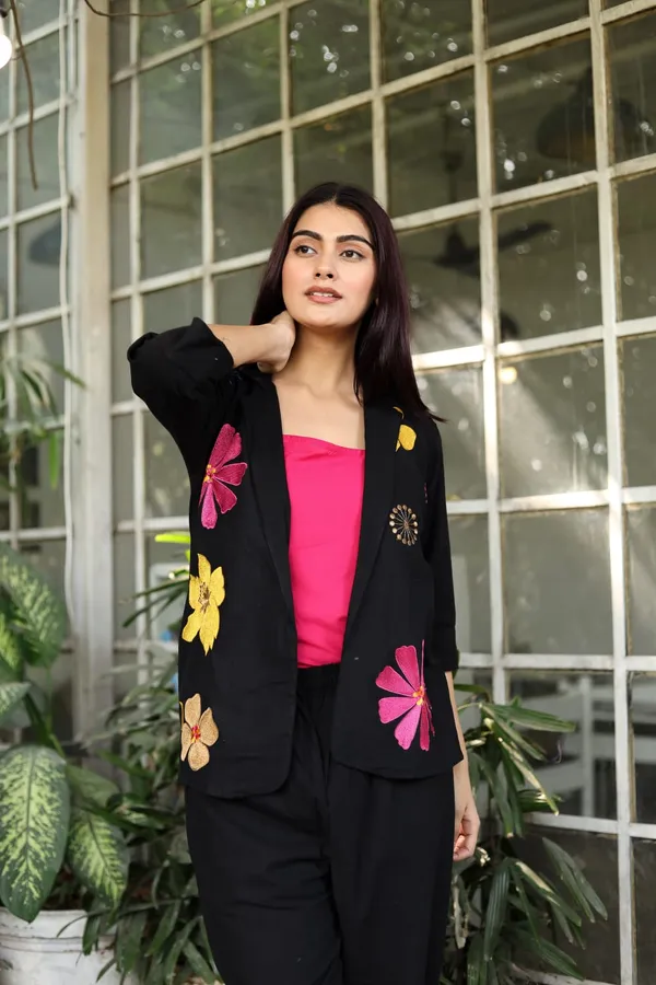 Chic_Black_Floral_Embroidered_Co-ord_Set_with_Inner_Top