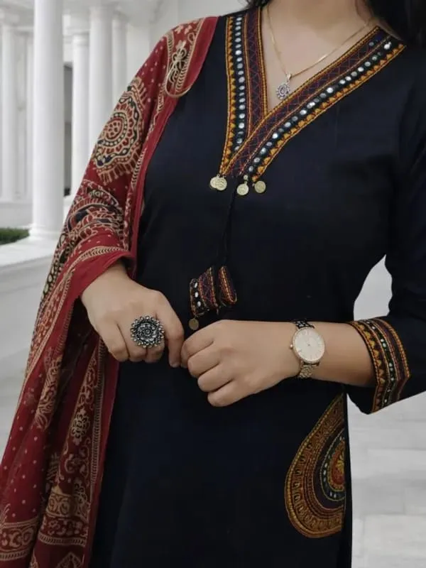 Elegant_Black_Kurta_Set_with_Red_Printed_Dupatta