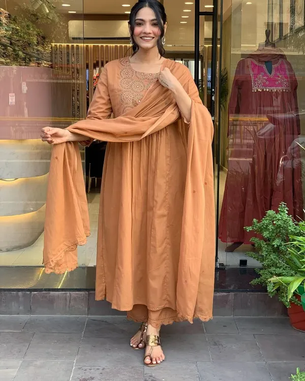 Elegant_Rust_Embroidered_Kurta_Set_with_Dupatta