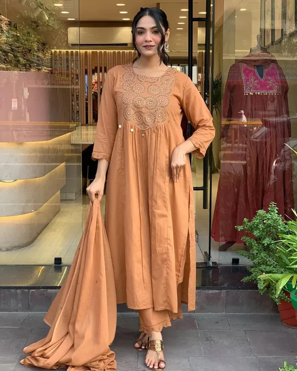 Elegant_Rust_Embroidered_Kurta_Set_with_Dupatta