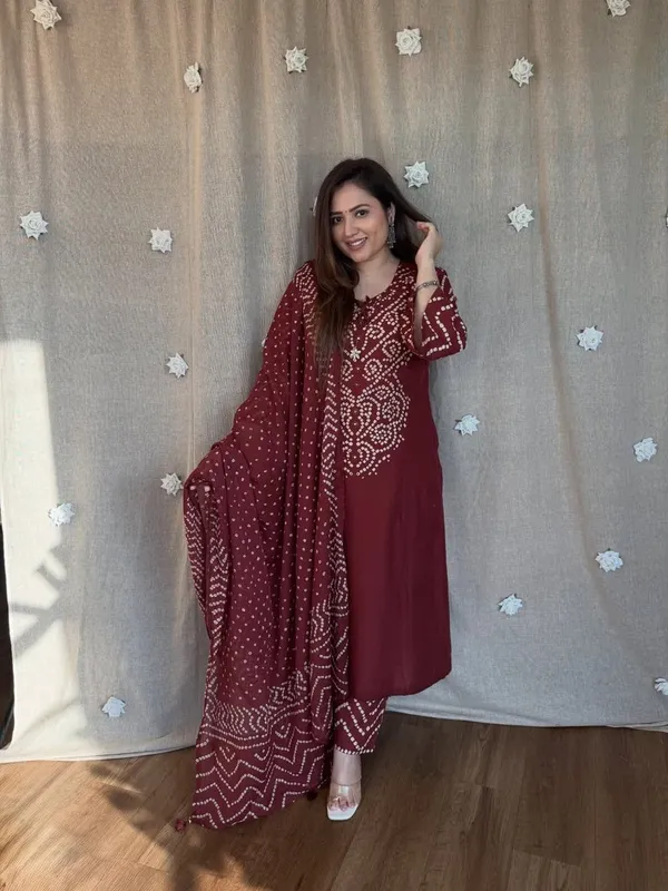 Maroon_Bandhani_Printed_Kurta_Pant_Set_with_Dupatta_for_Women
