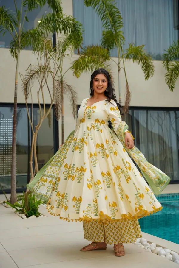 Sunlit_Floral_Charm:_Ivory_Anarkali_Set