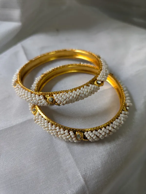 White_Brass_Metal_Gold_Bangles_For_Women